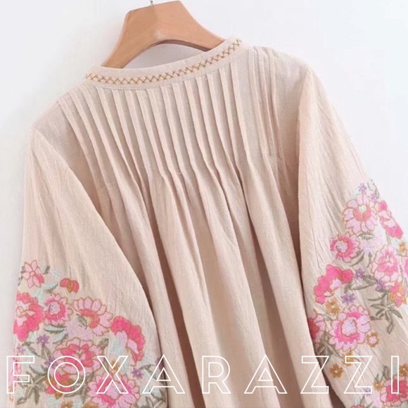 🌸Embroidered Floral Bell Sleeve Boho Tunic - Picture 7 of 8